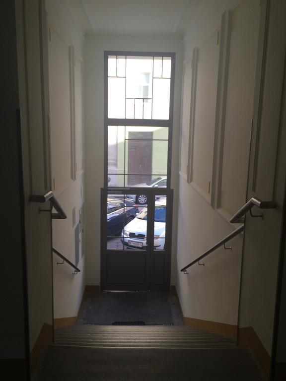 Goodman's I Apartment