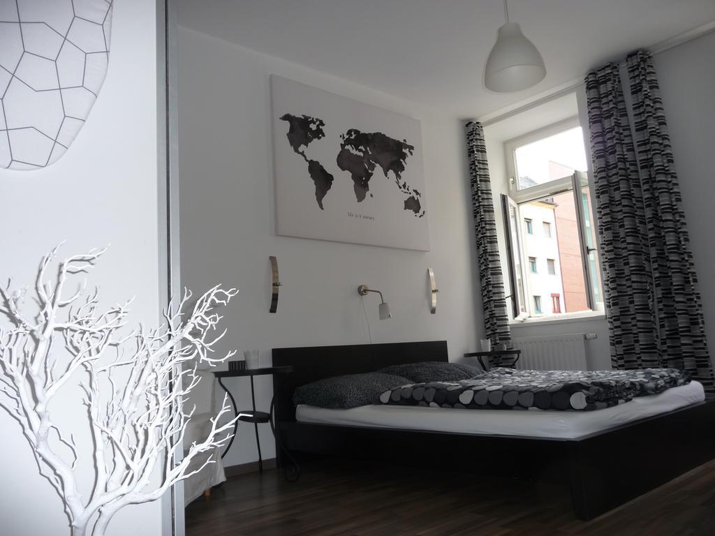 Goodman's I Apartment
